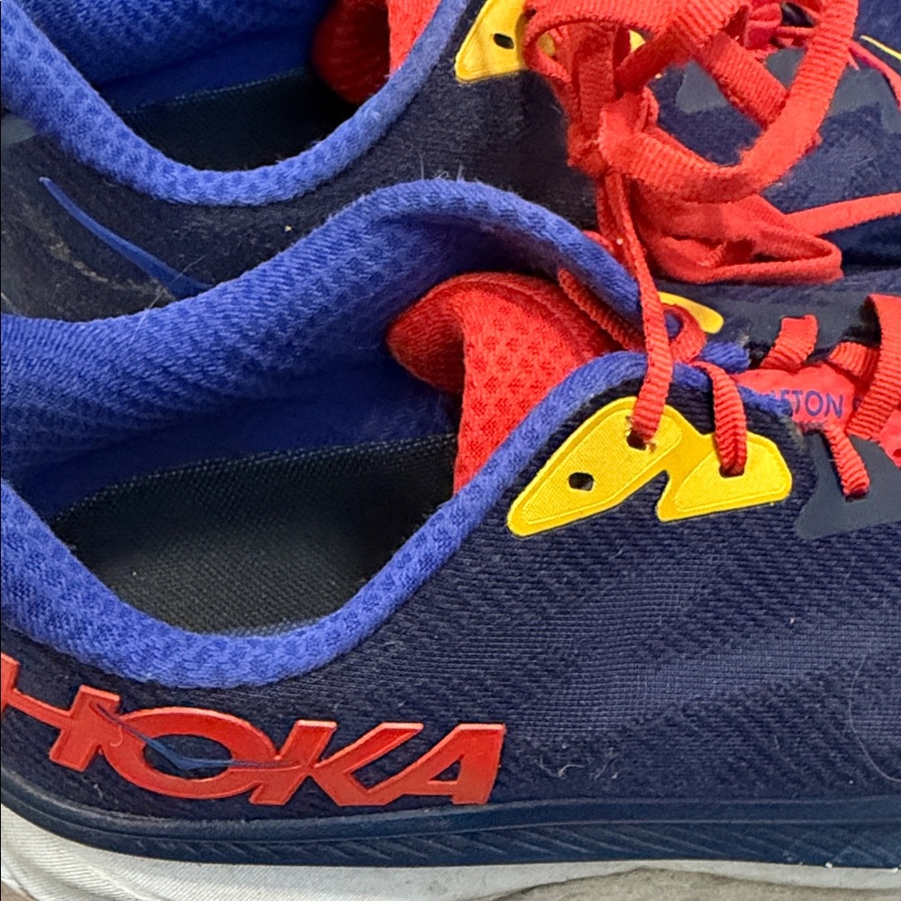 Hoka Men's Clifton Men’s Navy and Red Athletic Shoes Size 11 - Picture 2 of 9